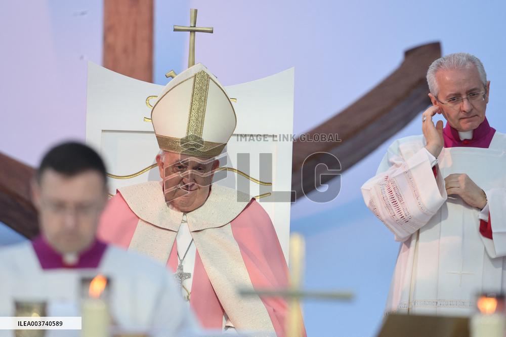 Pope Francis Celebrates Holy Mass At Casone - Ajaccio