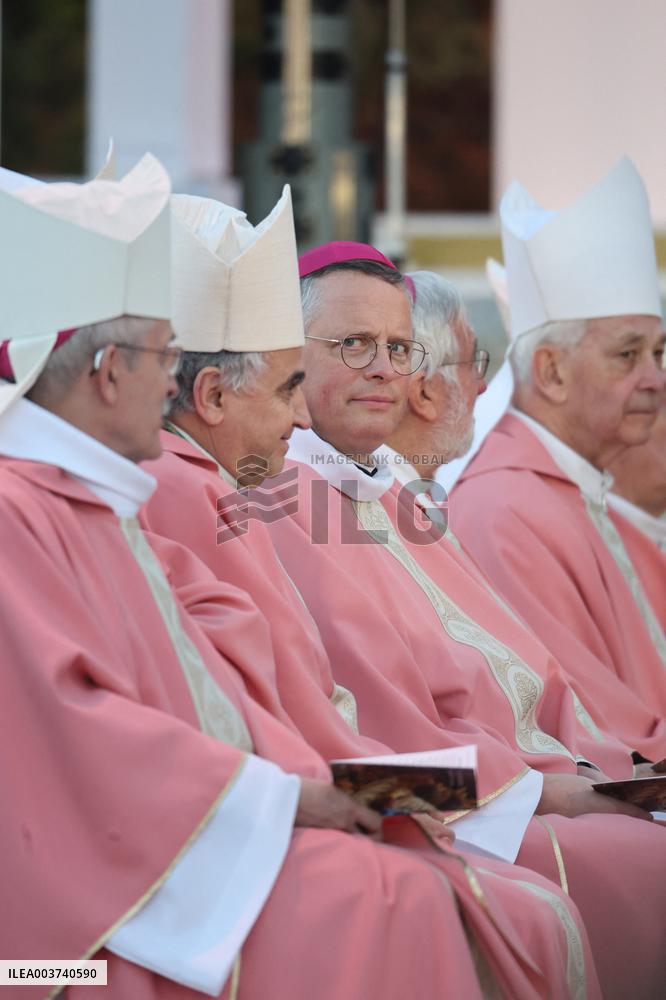 Pope Francis Celebrates Holy Mass At Casone - Ajaccio