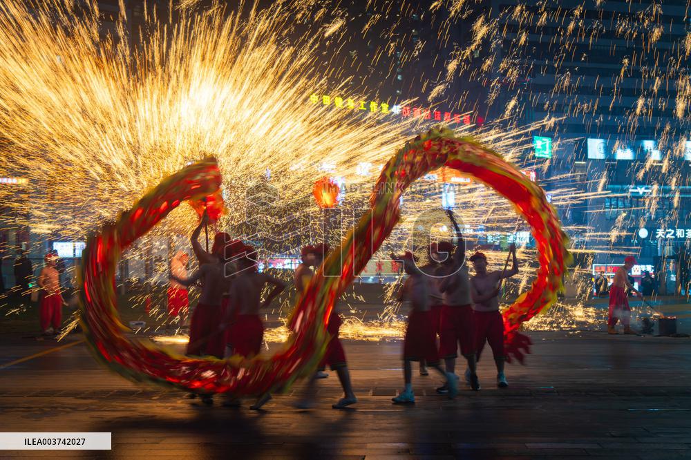 Dragon Dance Performance in Chongqing