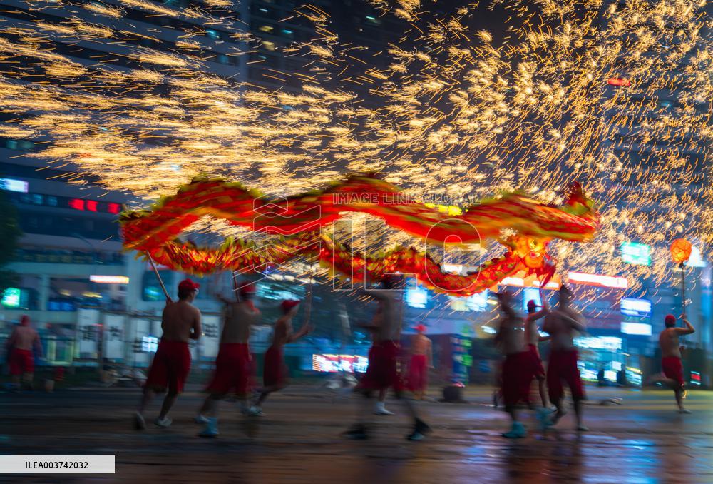Dragon Dance Performance in Chongqing