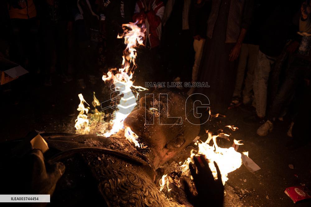 Statue of Former Syrian President Hafez al-Assad Fired - Damascus