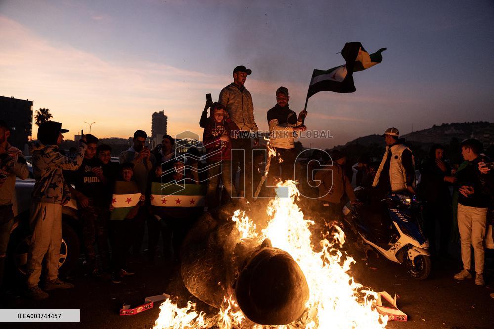 Statue of Former Syrian President Hafez al-Assad Fired - Damascus