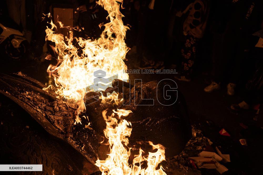 Statue of Former Syrian President Hafez al-Assad Fired - Damascus