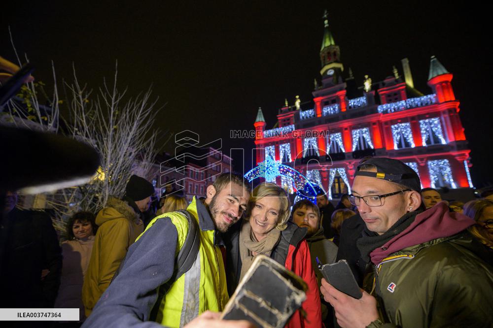 Marine Le Pen Inaugurates The Christmas Market - Henin-Beaumont