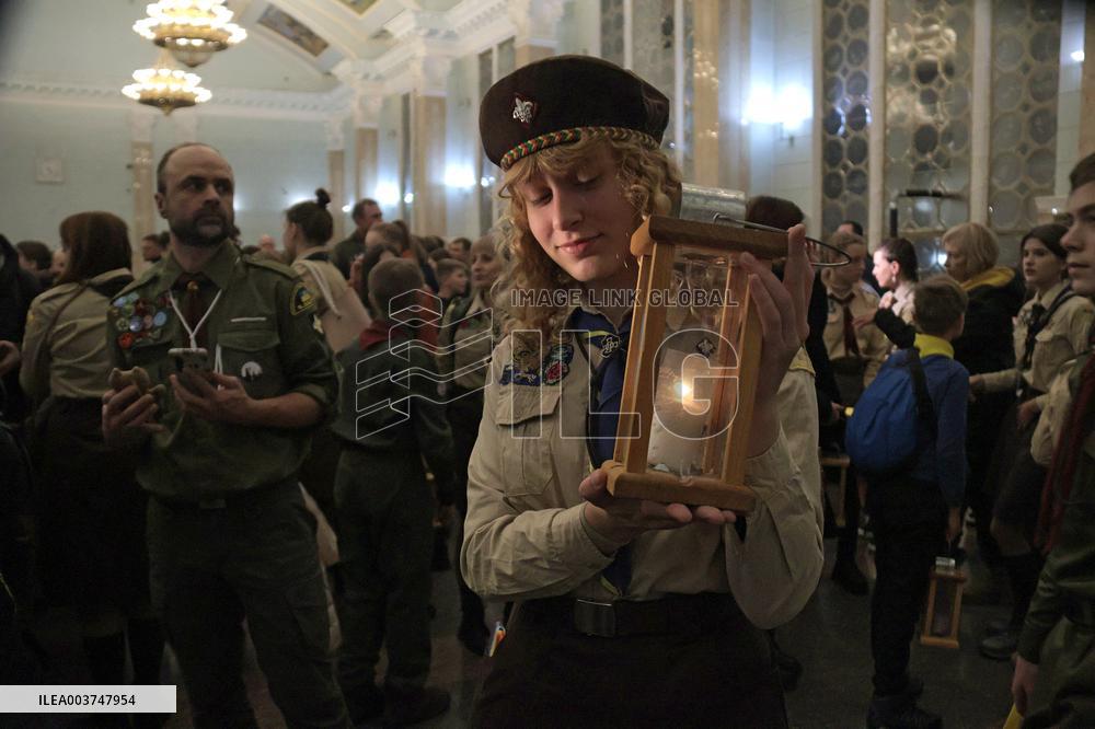 Plast scouts bring Peace Light of Bethlehem to Kyiv