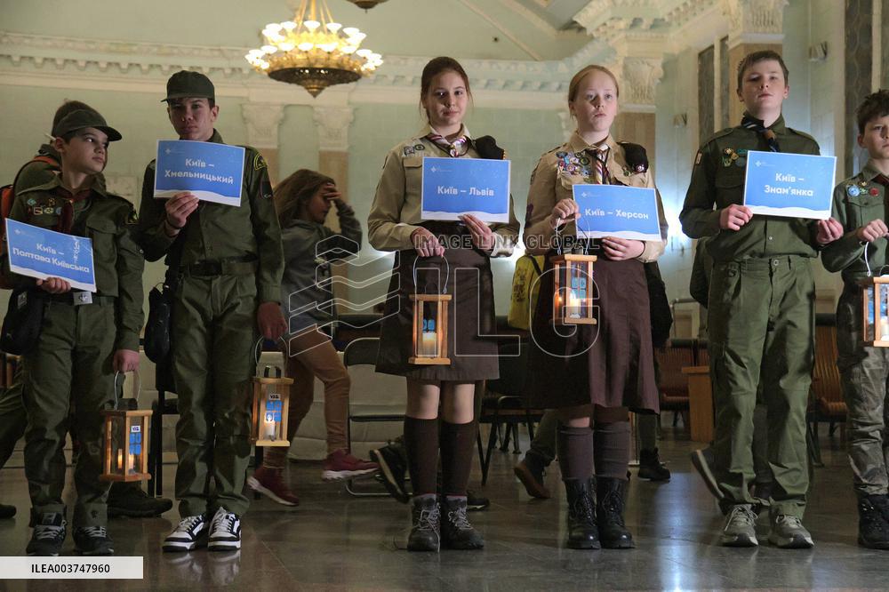 Plast scouts bring Peace Light of Bethlehem to Kyiv