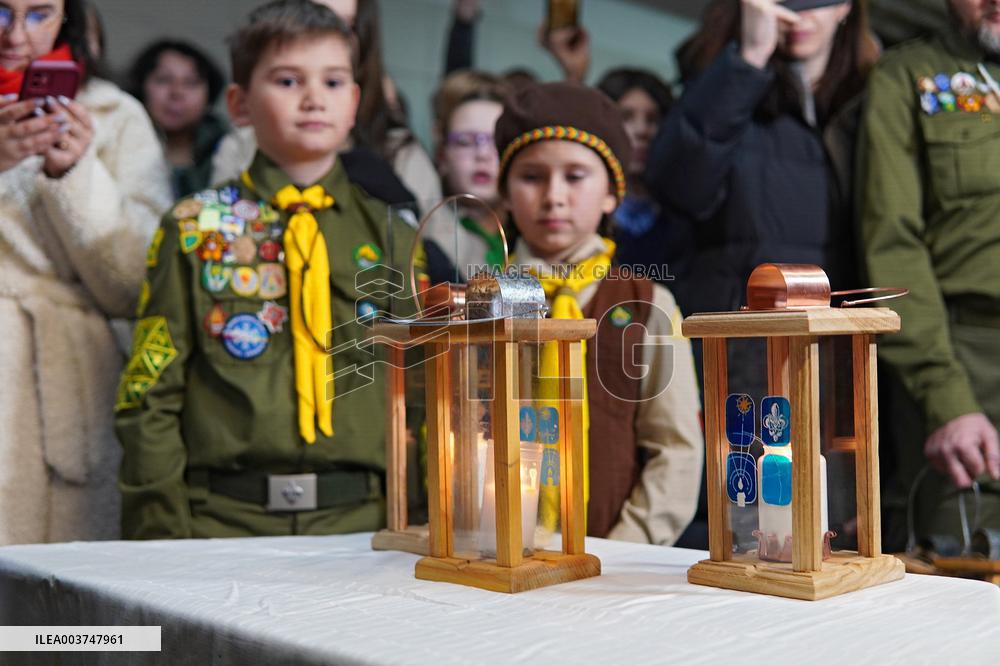 Plast scouts bring Peace Light of Bethlehem to Kyiv