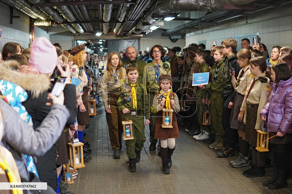 Plast scouts bring Peace Light of Bethlehem to Kyiv