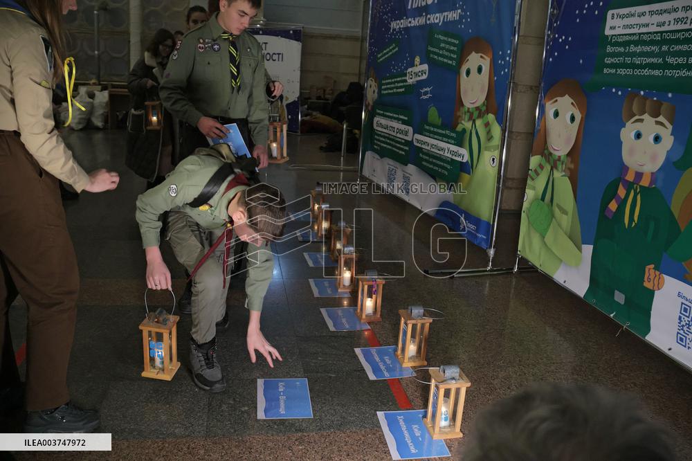 Plast scouts bring Peace Light of Bethlehem to Kyiv