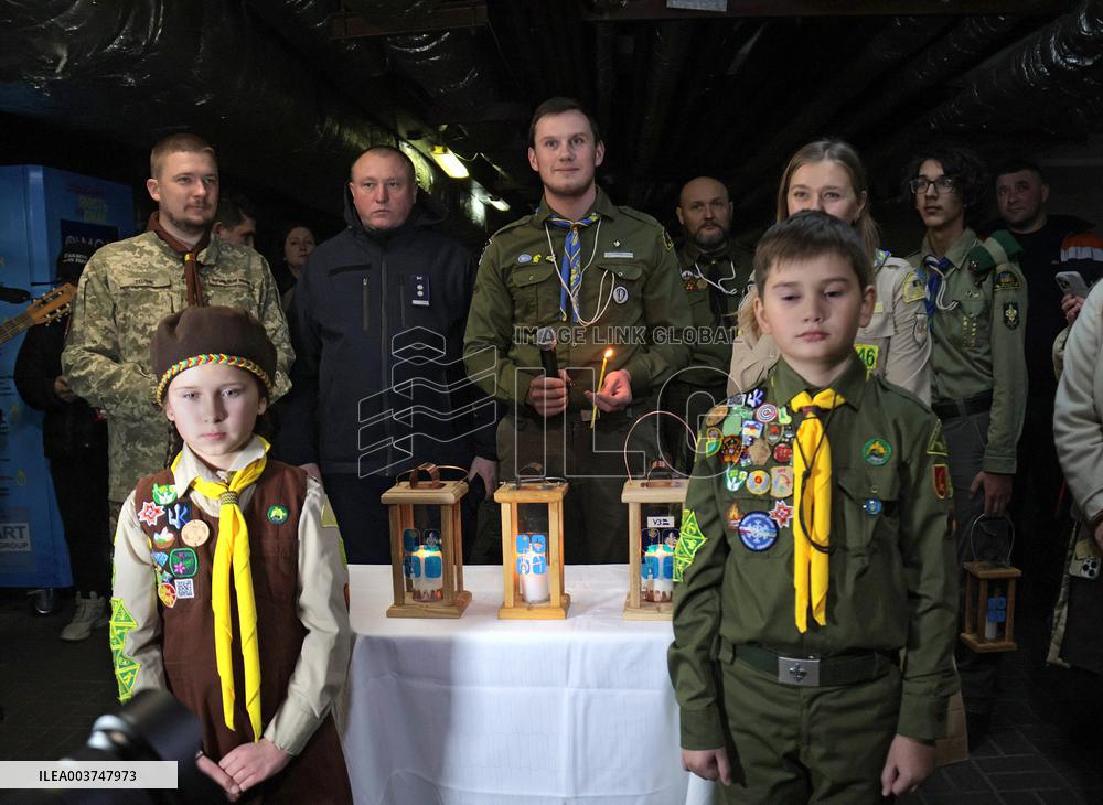 Plast scouts bring Peace Light of Bethlehem to Kyiv
