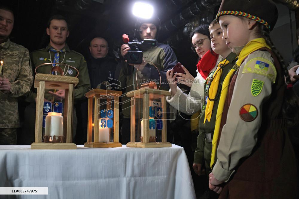 Plast scouts bring Peace Light of Bethlehem to Kyiv