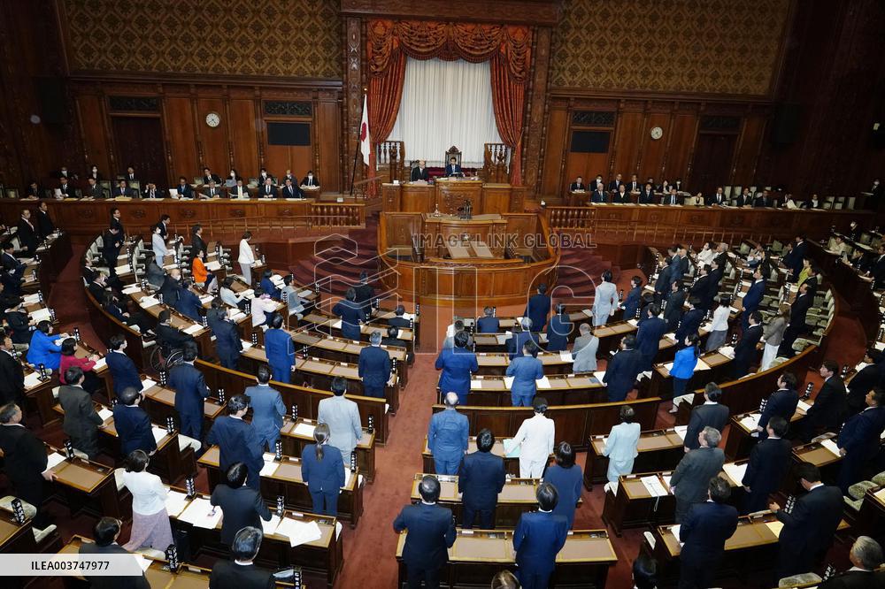 Japan enacts 13.9 tril. yen extra budget