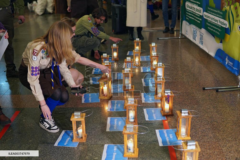 Plast scouts bring Peace Light of Bethlehem to Kyiv