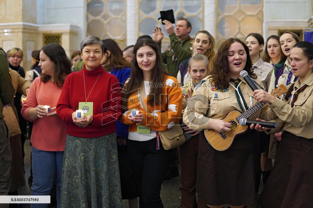 Plast scouts bring Peace Light of Bethlehem to Kyiv