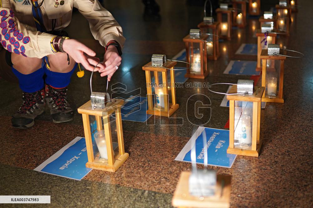 Plast scouts bring Peace Light of Bethlehem to Kyiv