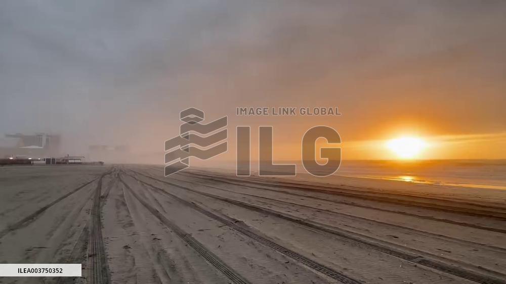 US: Thick Fog Creates Significant Sunrise Scene In Atlantic City