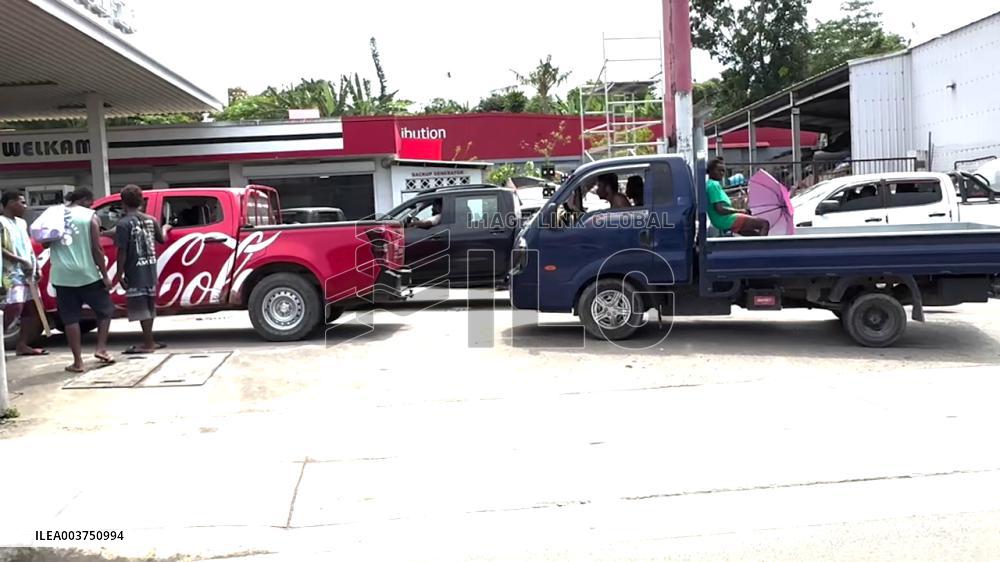 Vanuatu: Cars Line Up For Gas After Powerful Earthquake