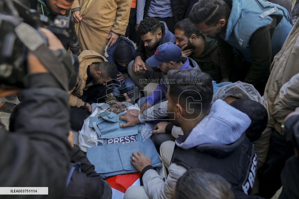 Al Jazeera TV Cameraman Buried - Gaza