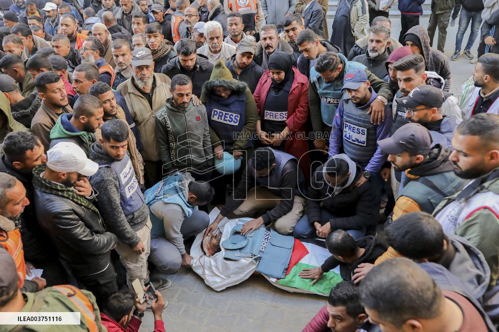Al Jazeera TV Cameraman Buried - Gaza