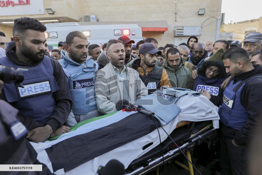 Al Jazeera TV Cameraman Buried - Gaza