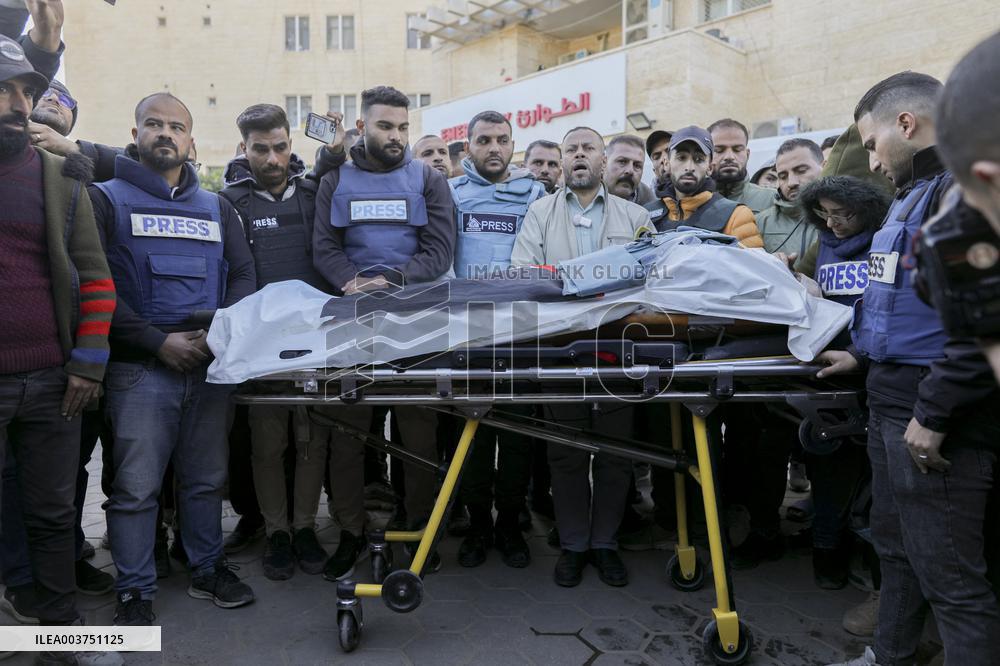 Al Jazeera TV Cameraman Buried - Gaza