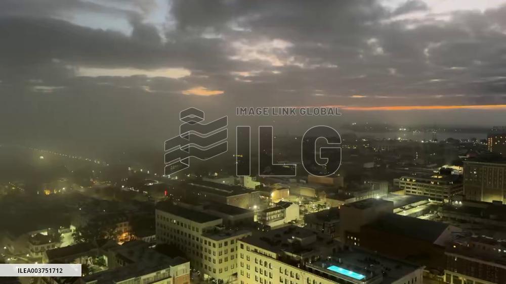 US: Fog Covers New Orleans Sky, Dense Fog Advisory Issued