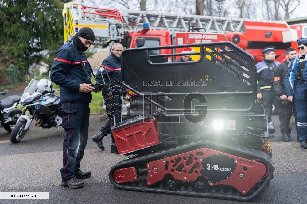 Illustration of forces and vehicles of French public services - Paris AJ