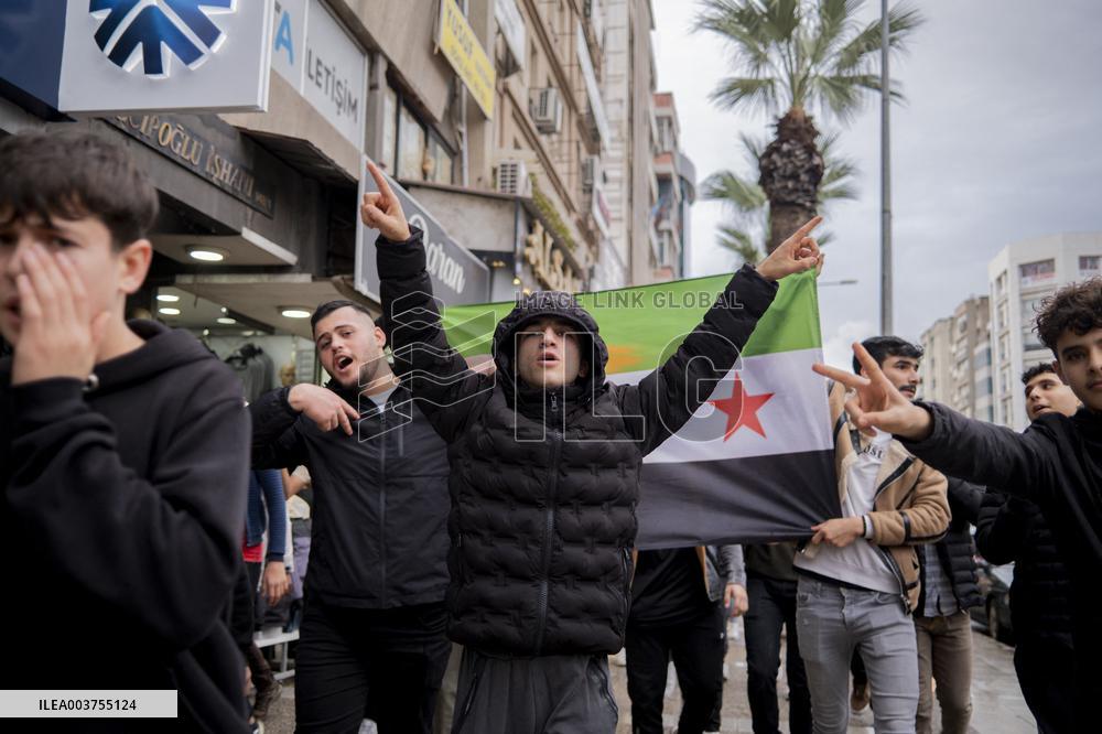 Syrians Celebrate The Fall Of Al-Assad - Izmir