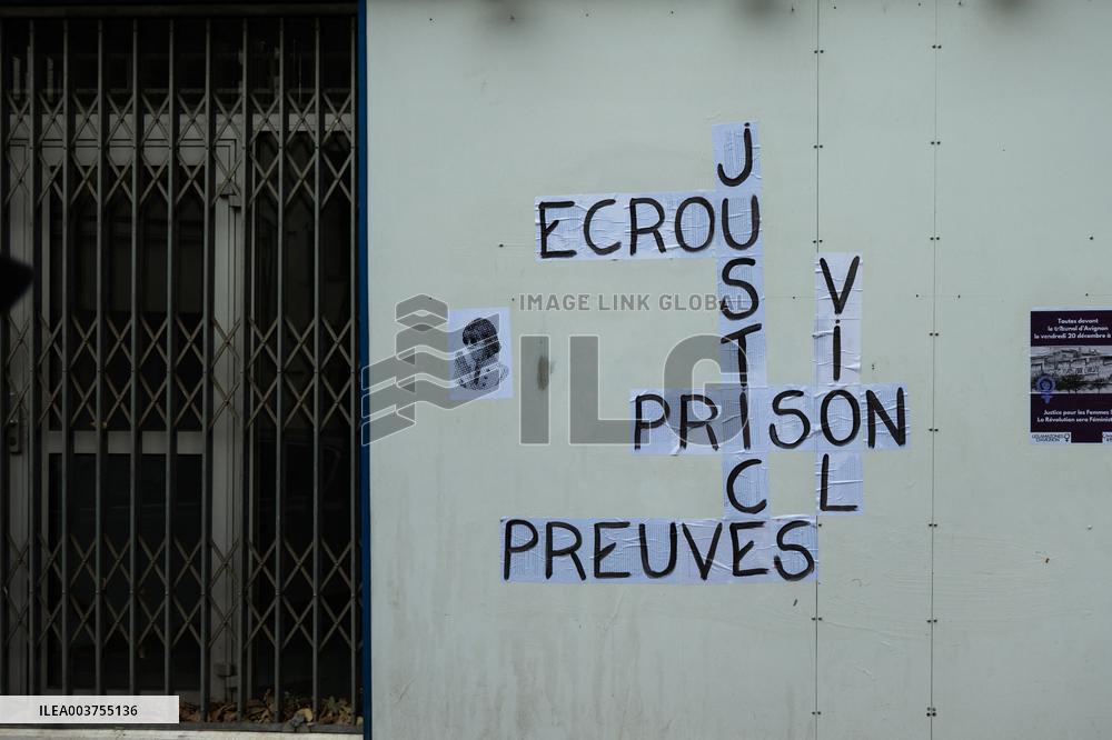 Feminist Activists At The Entrance To The Courthouse - Avignon