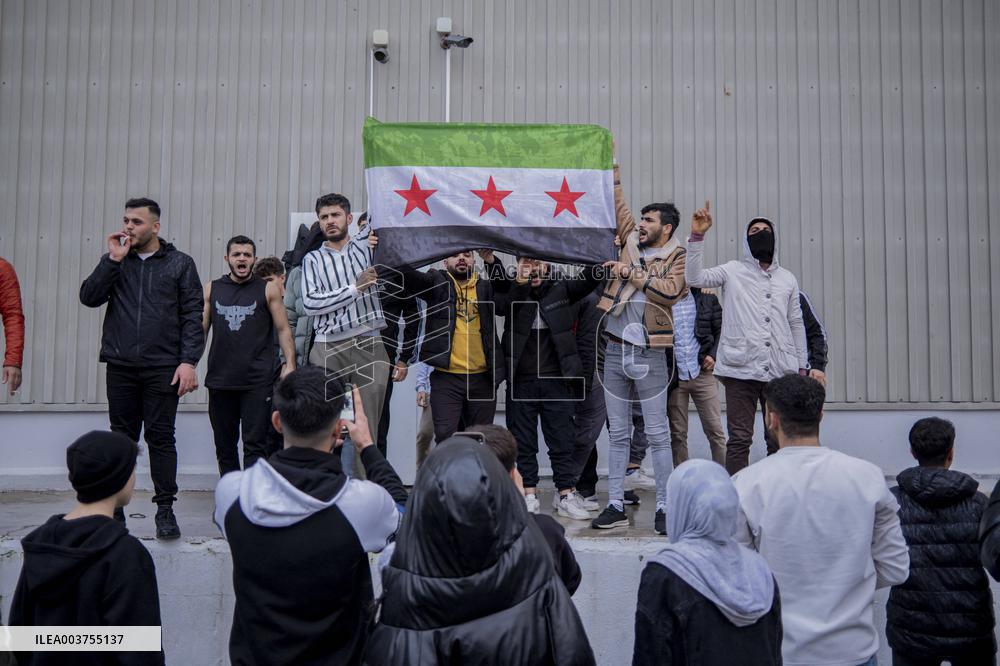 Syrians Celebrate The Fall Of Al-Assad - Izmir