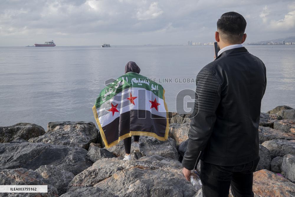 Syrians Celebrate The Fall Of Al-Assad - Izmir