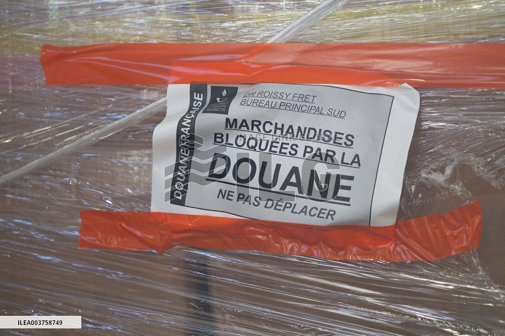 Stephane Sejourne visits customs officers freight zone -  Roissy-en-France