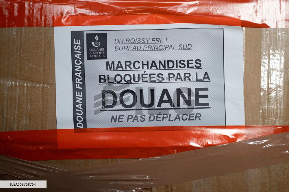 Stephane Sejourne visits customs officers freight zone -  Roissy-en-France