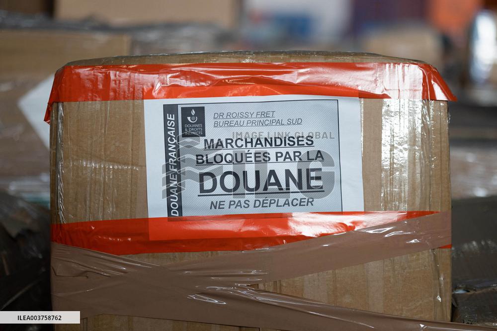 Stephane Sejourne visits customs officers freight zone -  Roissy-en-France