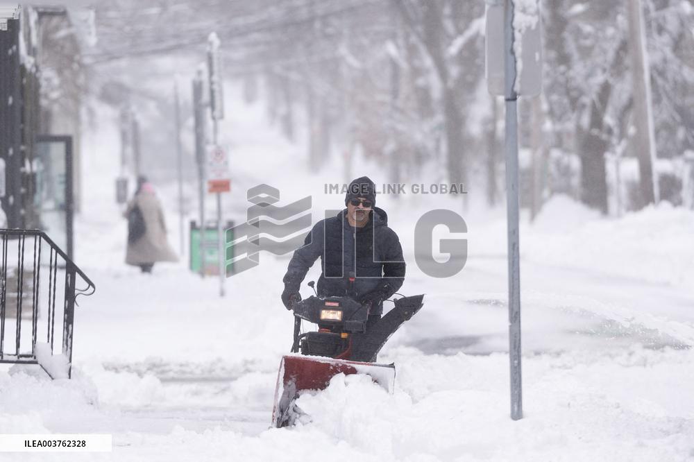 Heavy Snow Clean-Up - Canada