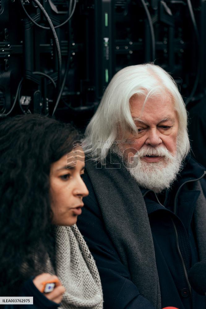 Paul Watson during a Press Conference - Paris AJ