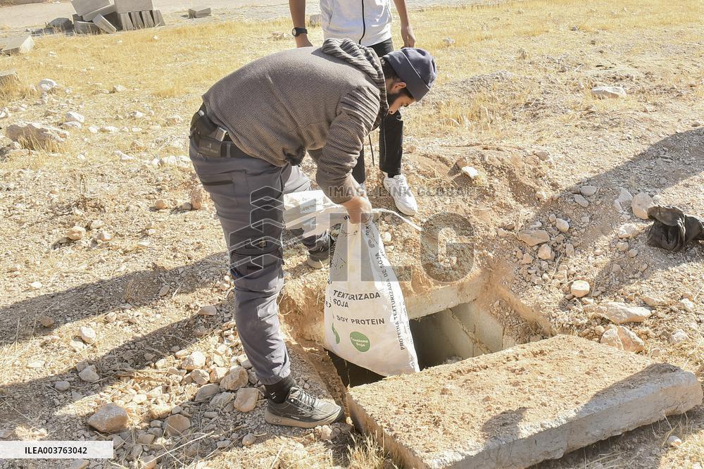 Mass Grave Found Near Damascus - Syria