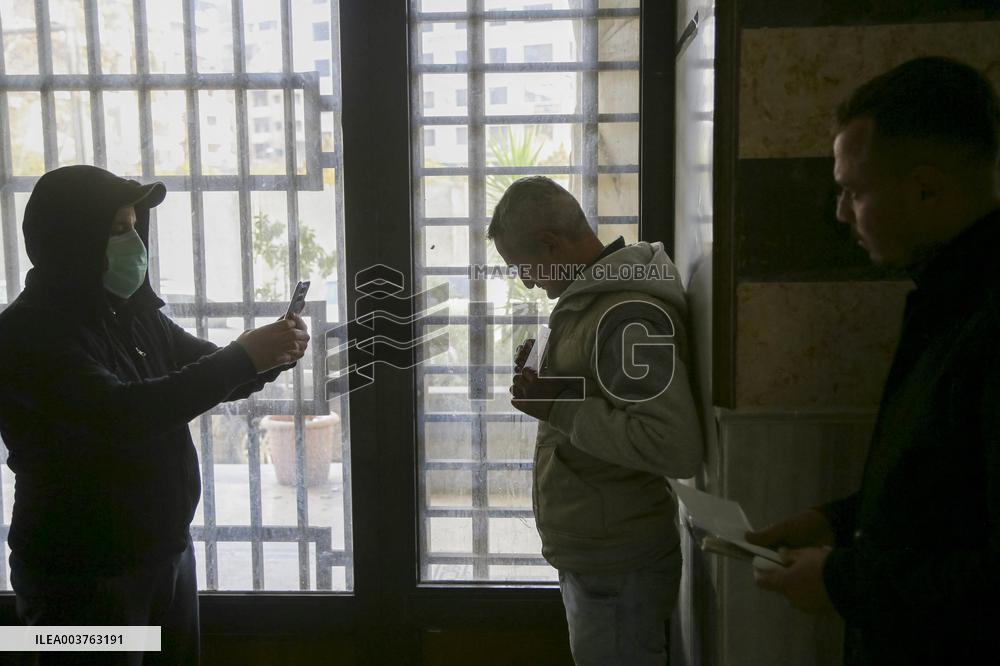 Long queues outside settlement center for temporary protection cards - Syria
