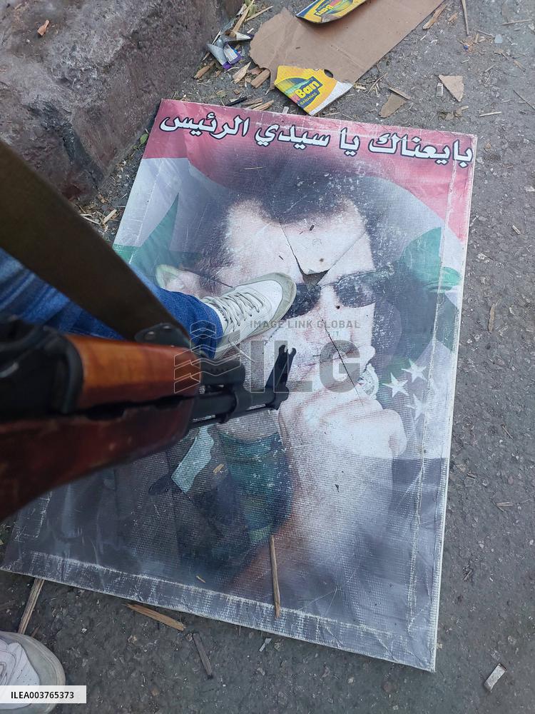 Former soldiers and police surrender weapons in Aleppo - Syria