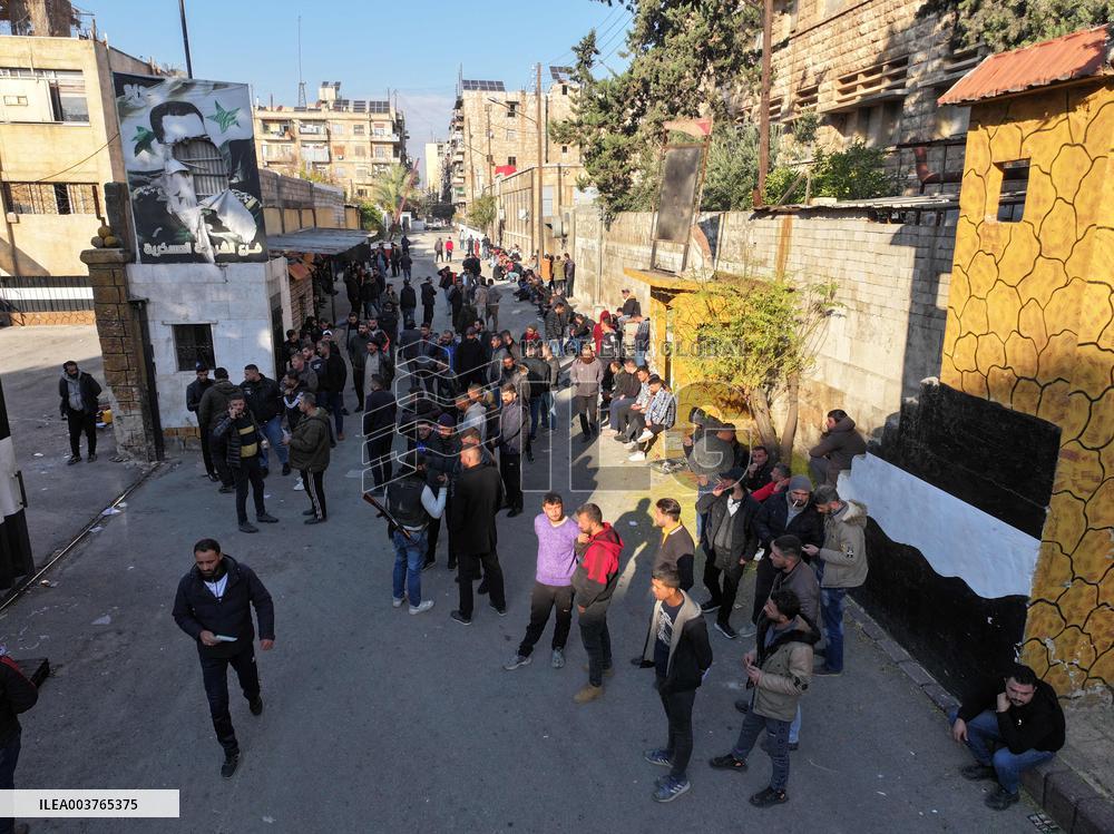 Former soldiers and police surrender weapons in Aleppo - Syria