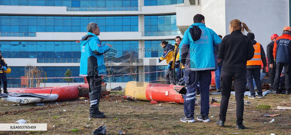 Four killed in helicopter crash at Turkish hospital - Mugla