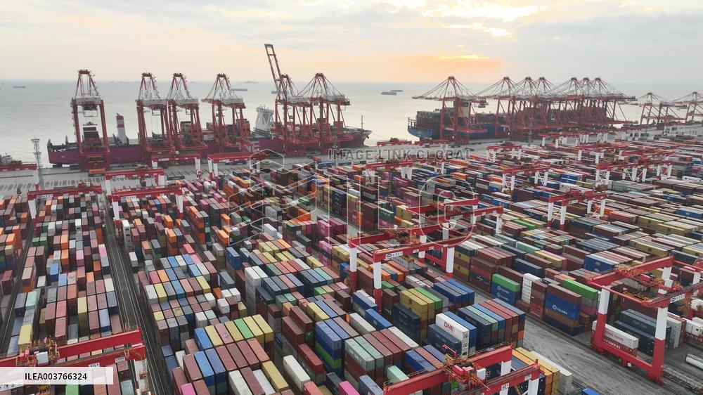 Shanghai Port Container Annual Throughput Exceeded 50 Million TEU