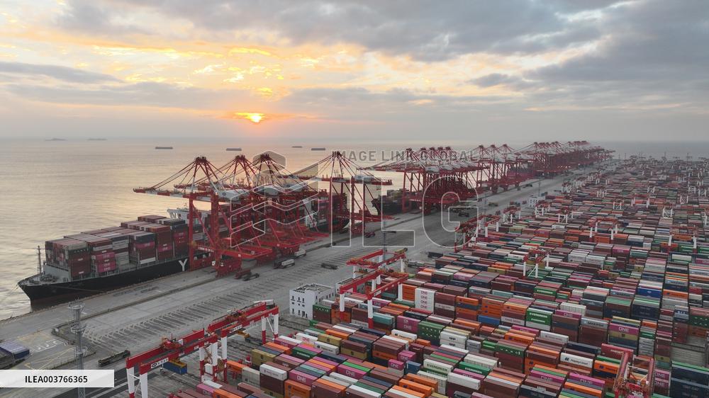 Shanghai Port Container Annual Throughput Exceeded 50 Million TEU