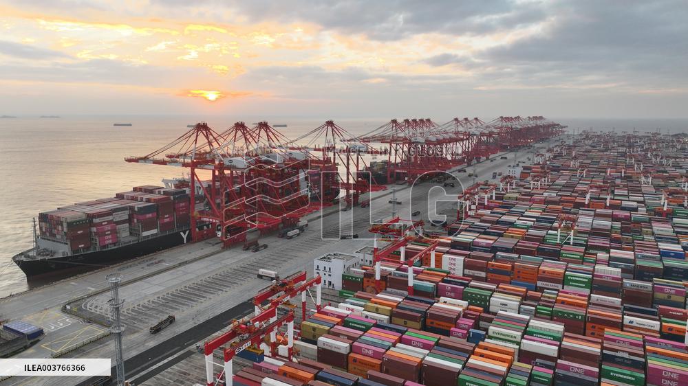 Shanghai Port Container Annual Throughput Exceeded 50 Million TEU