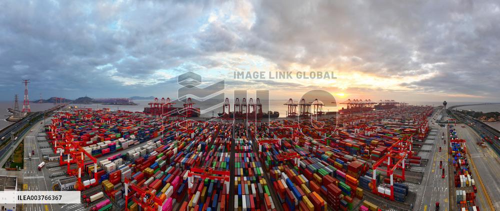 Shanghai Port Container Annual Throughput Exceeded 50 Million TEU
