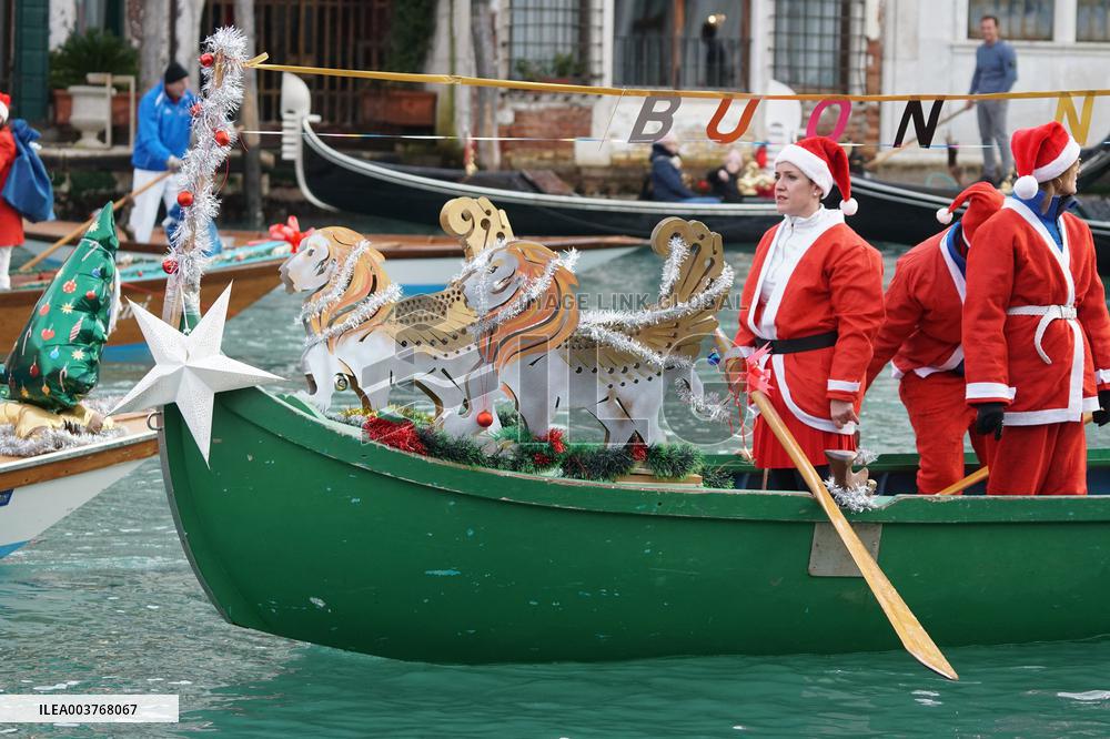 Santa Claus Regata - Venice