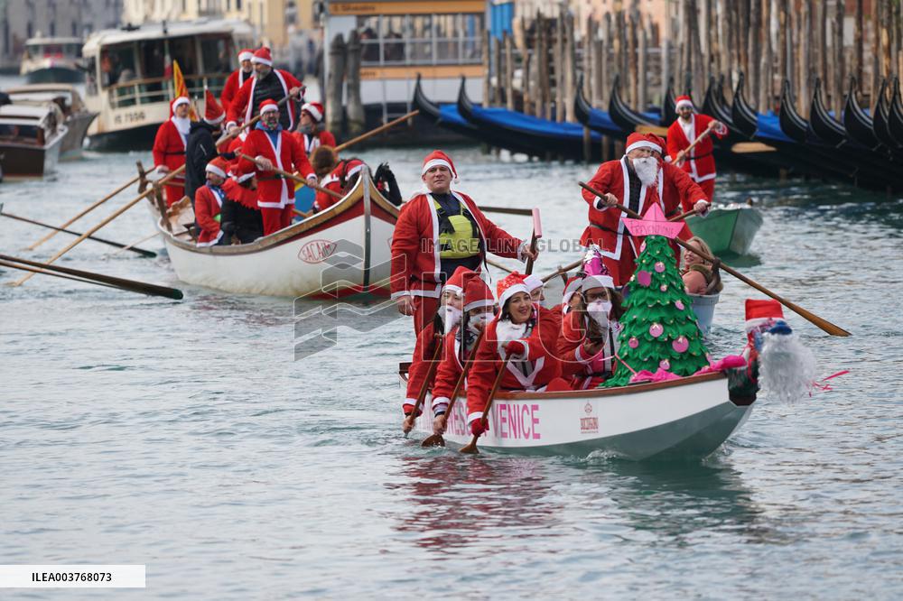 Santa Claus Regata - Venice