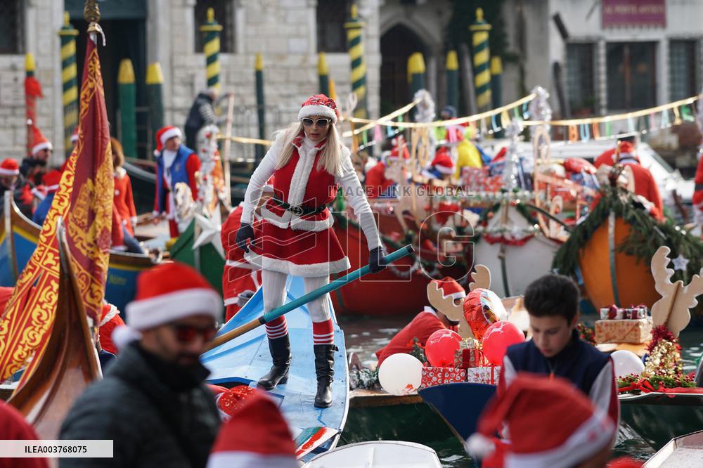Santa Claus Regata - Venice