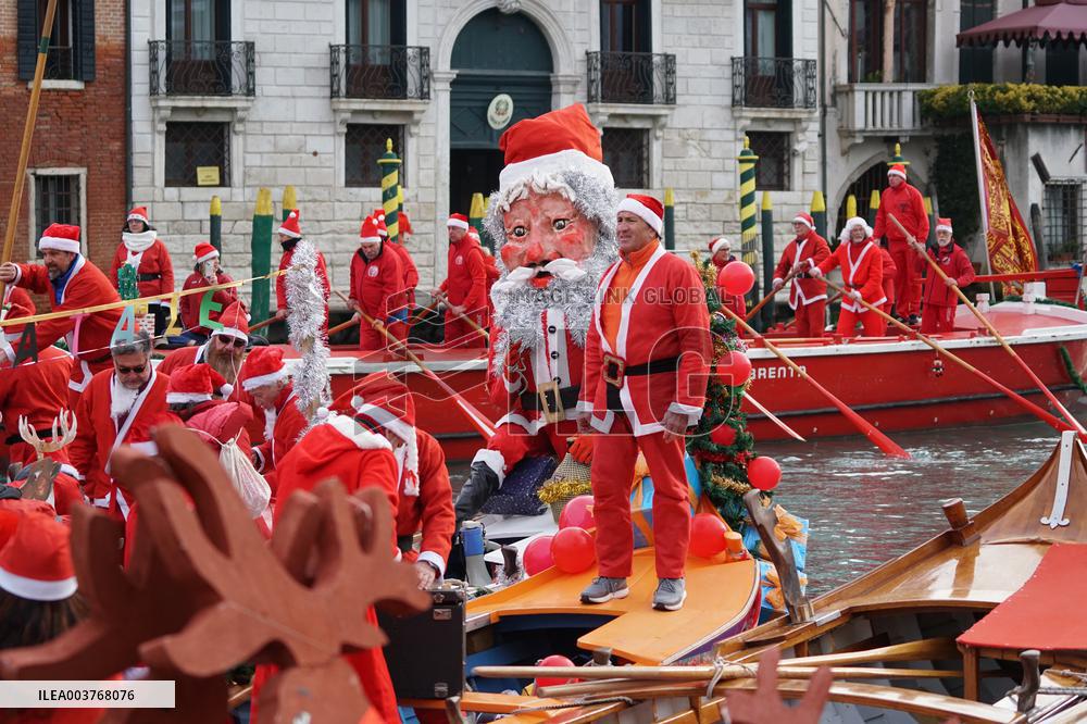 Santa Claus Regata - Venice
