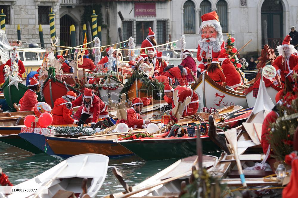 Santa Claus Regata - Venice